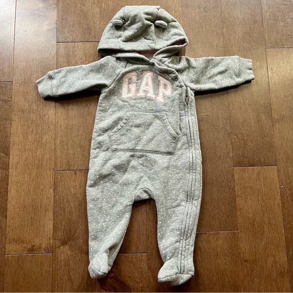 ✨2/$20✨ Gap Hooded Onesie